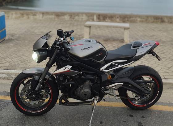 TRIUMPH STREET TRIPLE 765 RS TRIUMPH STREET TRIPLE 765 RS